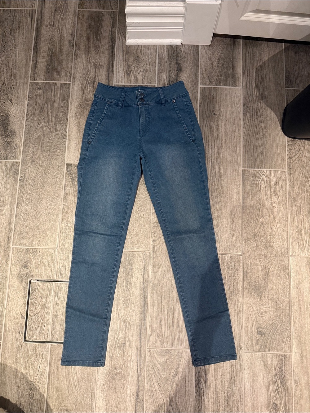 BCBGeneration Skinny Stretch Jeans in Blue Wash